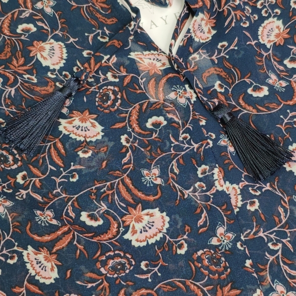 WAYF Long Sleeve Tied Keyhole Top NWT - Picture 7 of 8